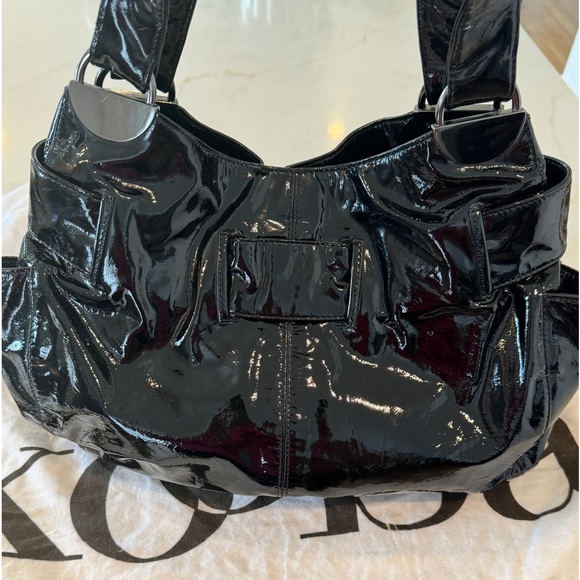 Kooba black patent leather shoulder bag. - Picture 3 of 9
